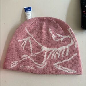 Arc'teryx Beanie in Soft Pink and White
